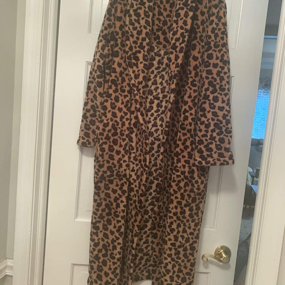 Leopard Print Long Velour Robe - Picture 6 of 6